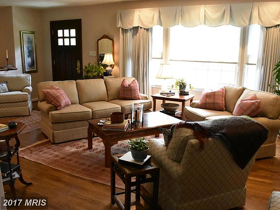 3rd image of 5715 Rossmore Dr