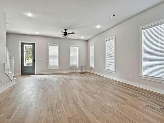 3rd image of 930 S College Ave