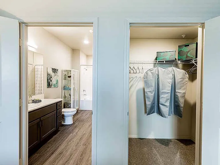 RISE APARTMENT HOMES — Photo 9