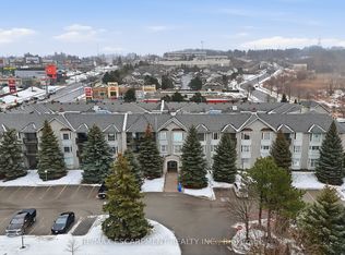 990 Golf Links Rd #302, Hamilton, ON L9K 1J8