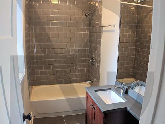 5th image of 550 W Arlington Pl #550610
