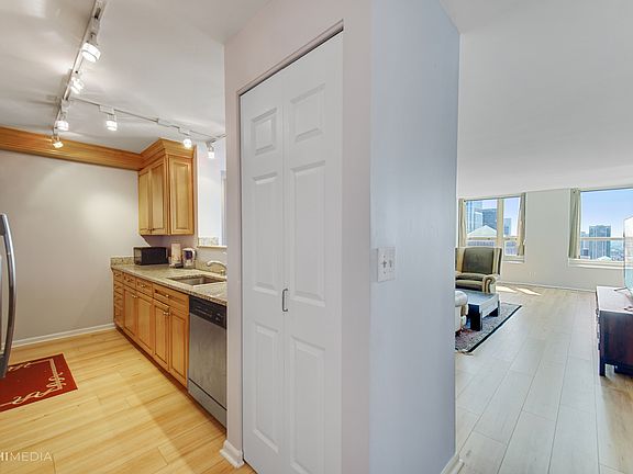 3rd image of 345 N La Salle Dr APT 3807