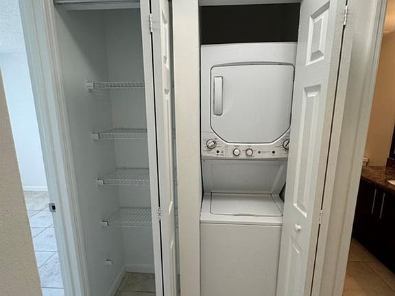 5th image of 445 Lakeview Dr APT 3