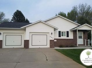 305 Emerald Dr, Wayne, NE 68787