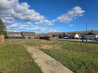 9130 128th Ave, Peace River, AB T8S 1W8