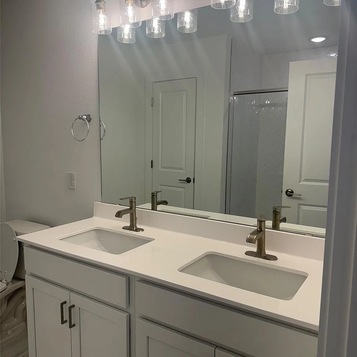 4 bed, 3.0 bath, 2353 sqft, $2,495 — Photo 4