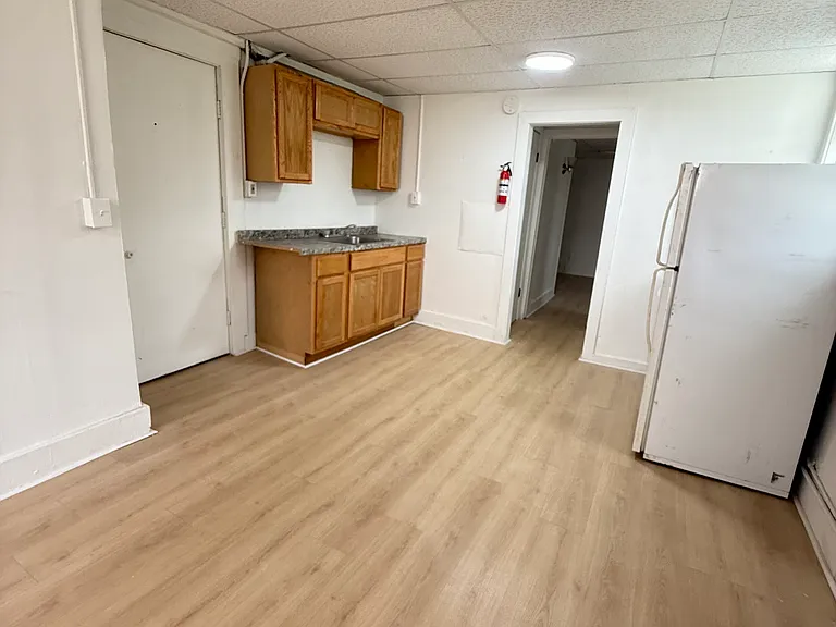 98 S Edith St #B1 — Photo 3