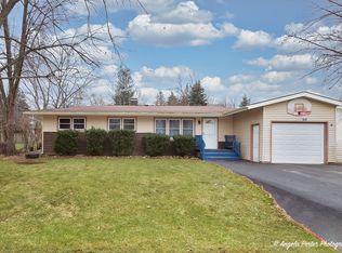 1805 W Oakleaf Dr, McHenry, IL 60051