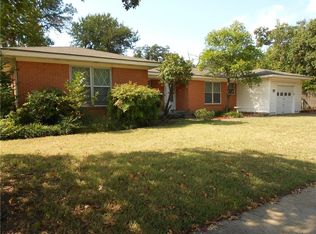 6808 Robinhood Ln, Fort Worth, TX 76112