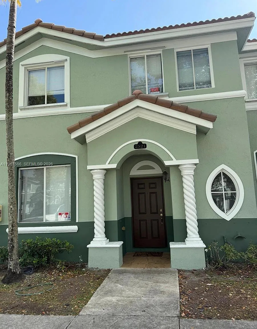 Shoma Townhomes At Keysco — Photo 1