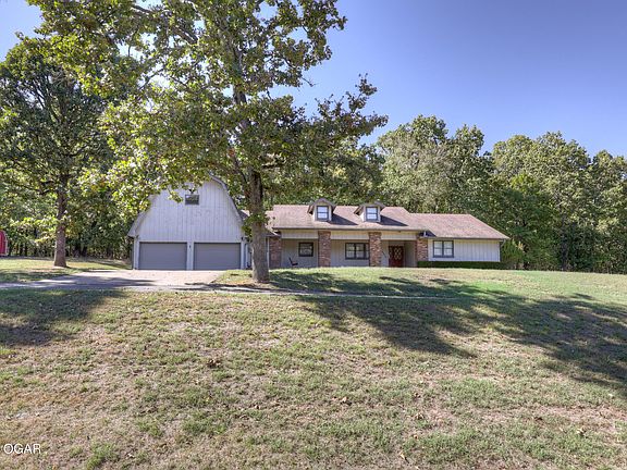 3rd image of 4510 Shady Ln