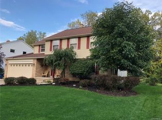 35 Daven Dr, Getzville, NY 14068