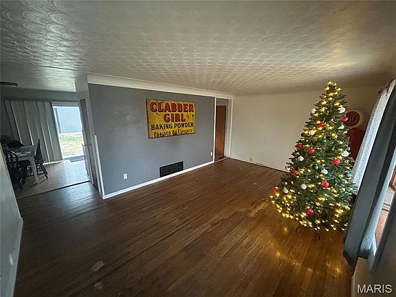3rd image of 1133 Teresa Ln