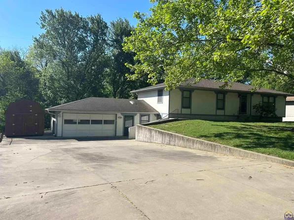 2323 SE Blair Dr, Topeka, KS 66605