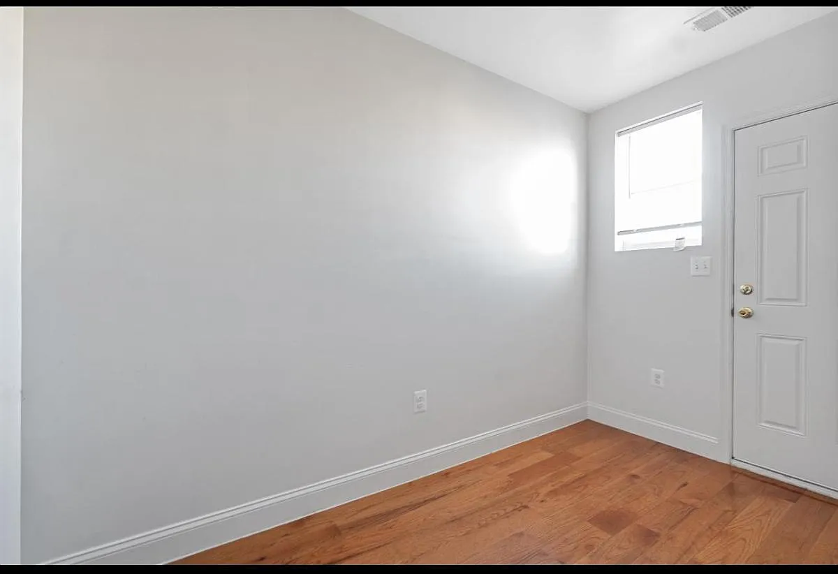 2 bed, 1000 sqft, $1,700 — Photo 1