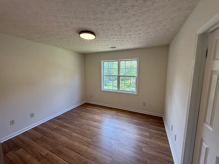 811 Kennesaw Dr — Photo 10