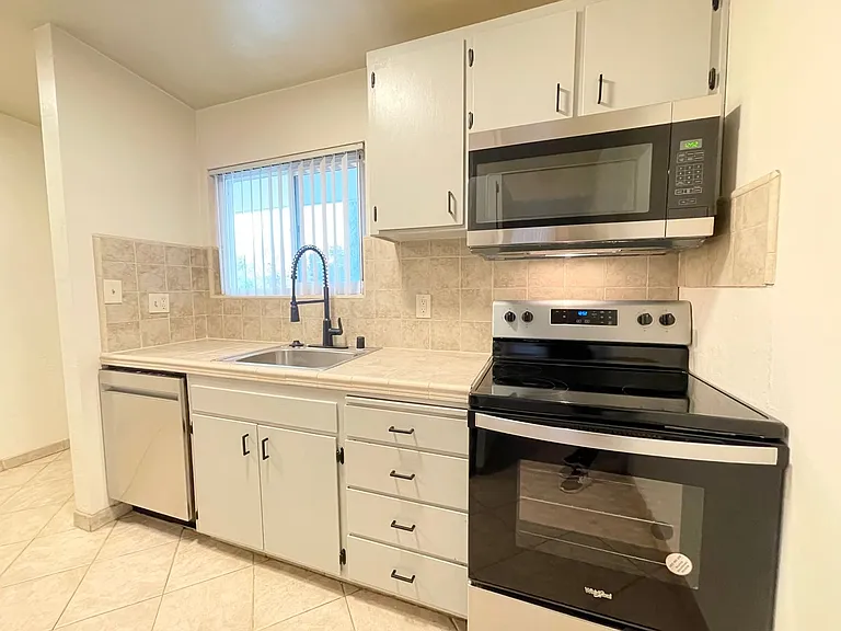 4500 Del Rio Road — Photo 6