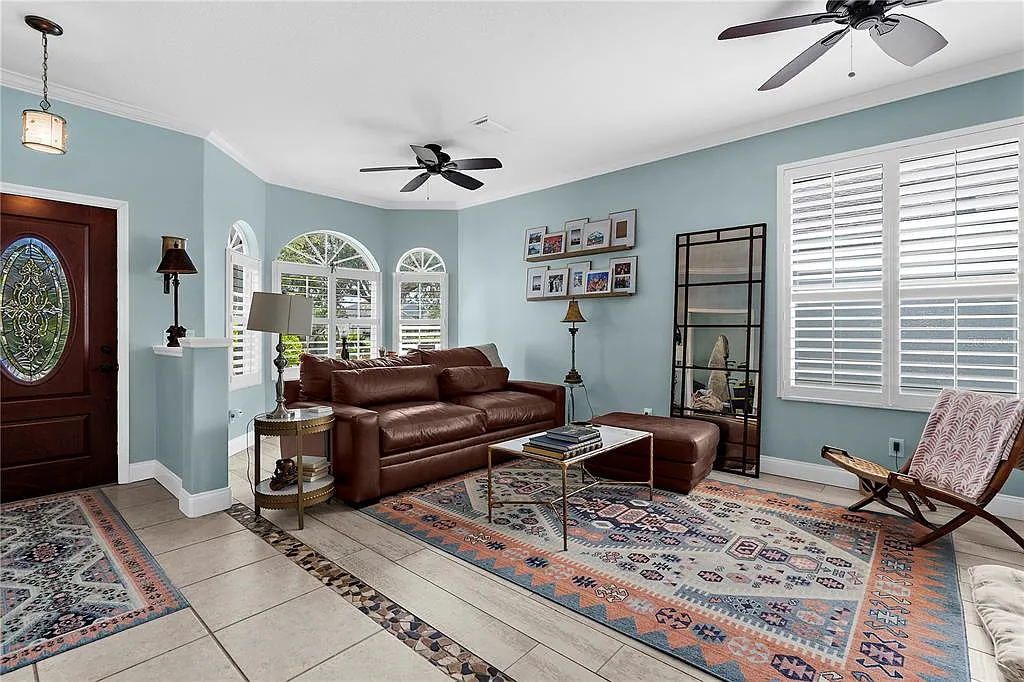 3 bed, 2.0 bath, 1921 sqft, $3,500 — Photo 2