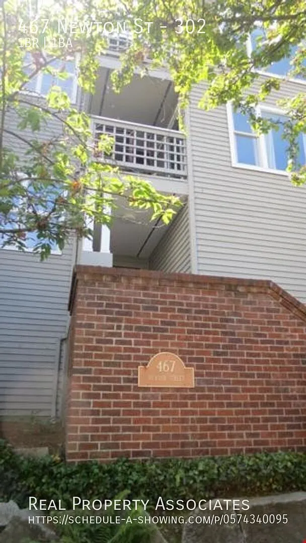Condo on Queen Anne — Photo 2