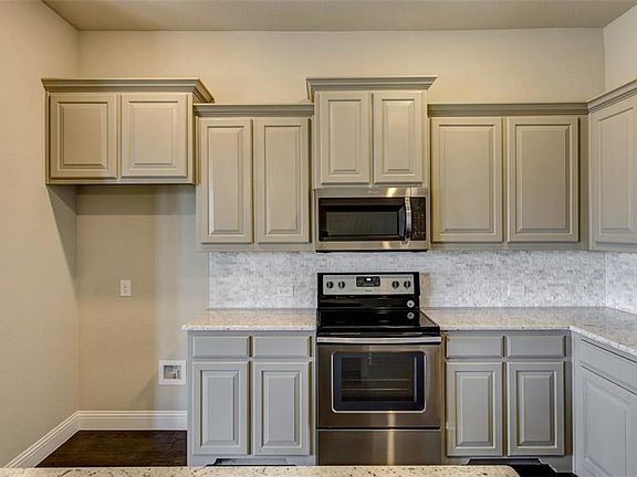 3rd image of 3613 Meadowtrail Ln