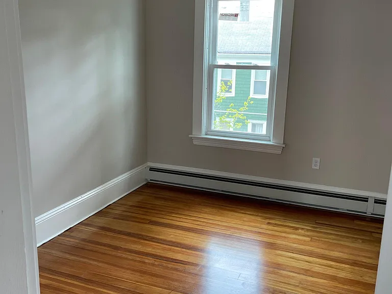 27-29 Emma St #2 — Photo 2