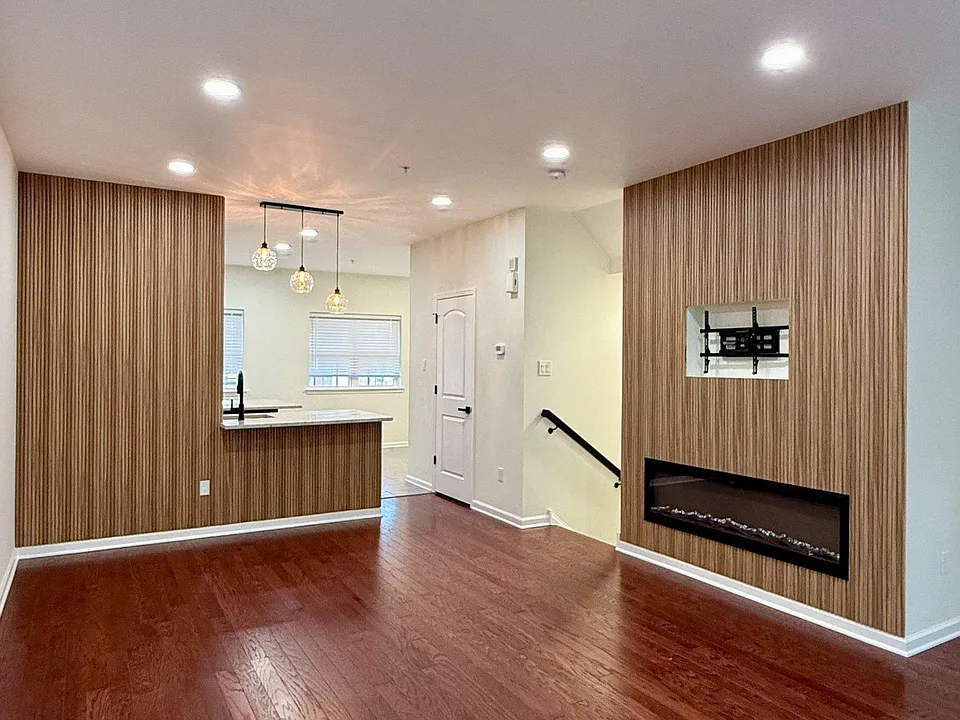 153 Mercer Ct