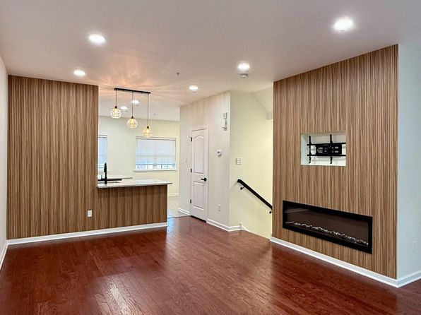 153 Mercer Ct