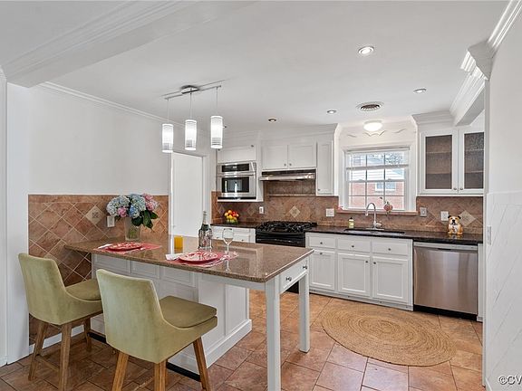 3rd image of 1805 Windsordale Dr