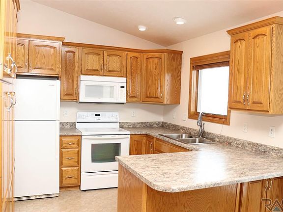 2nd image of 7308 S Hughes Ave