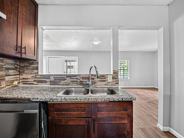 4118 Sunflower St — Photo 11