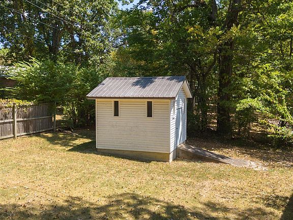 3rd image of 3015 Debra St