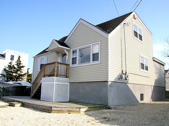 2nd image of 18 W Maryland Ave