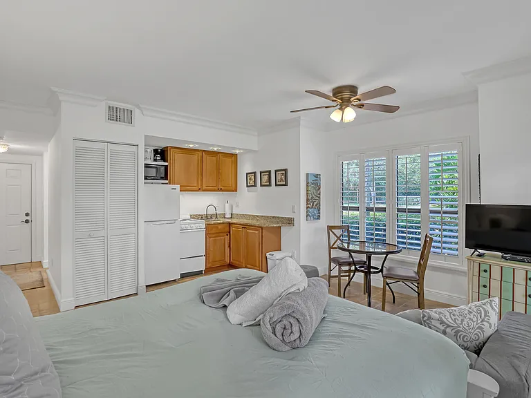 11863 Wimbledon Cir #408 — Photo 4