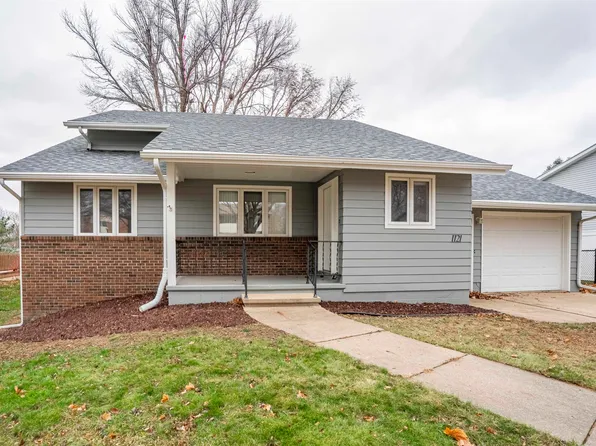 1121 2nd St SE, Le Mars, IA 51031
