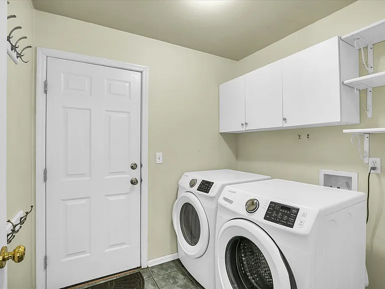 709 Indigo — Photo 16