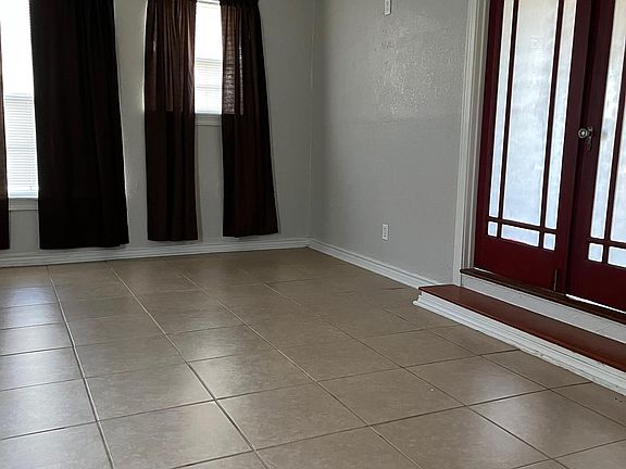 Front bedroom off Living Room