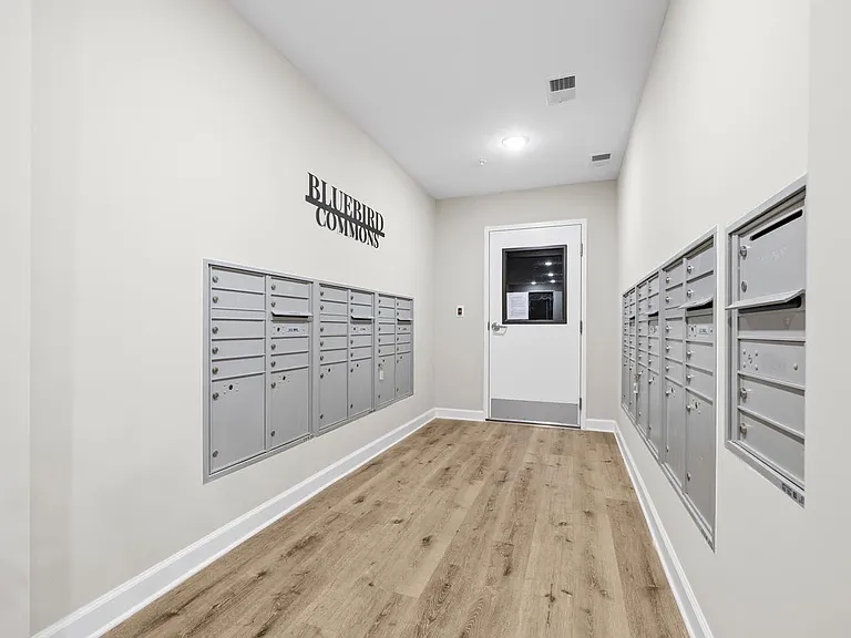 Bluebird Commons — Photo 31