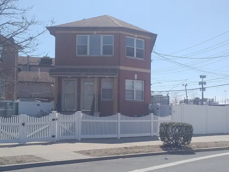 Wortman Ave — Photo 17