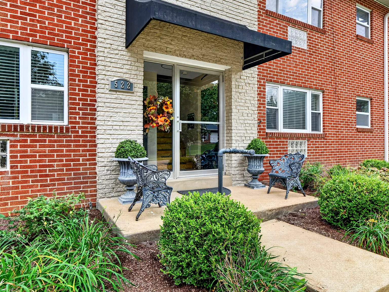 2 bed, 1000 sqft, $1,675 — Photo 2