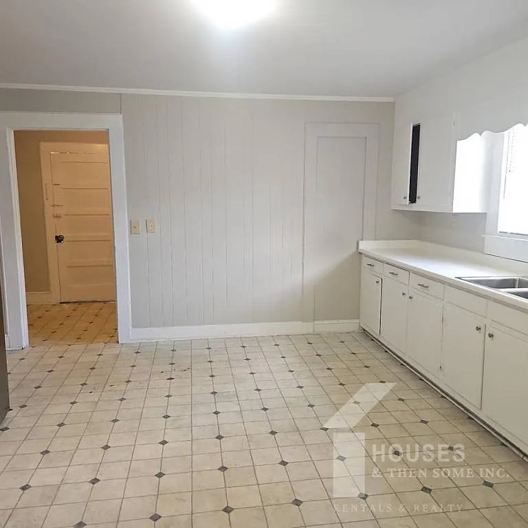 263 Beacon St — Photo 4