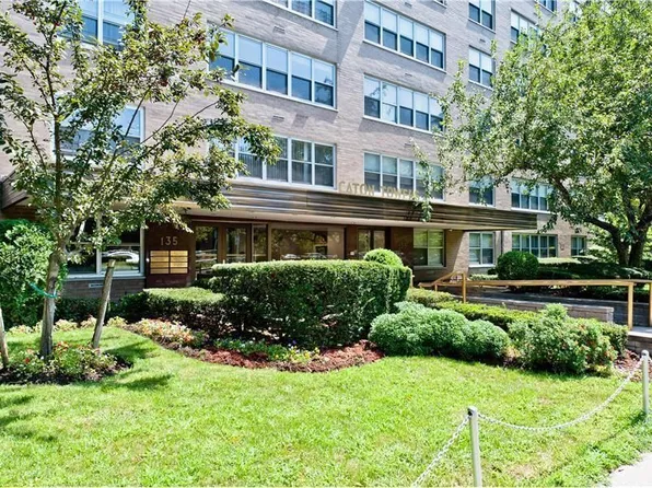 135 Ocean Parkway image 8 of 8