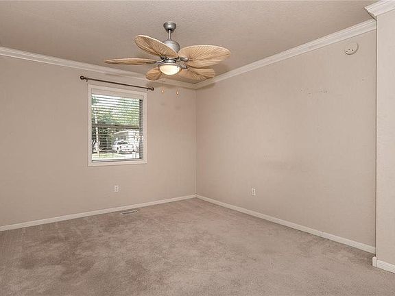 3rd image of 915 NW 7th St