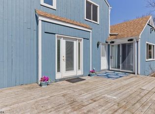 26 Fenview Rd, Gillette, NJ 07933