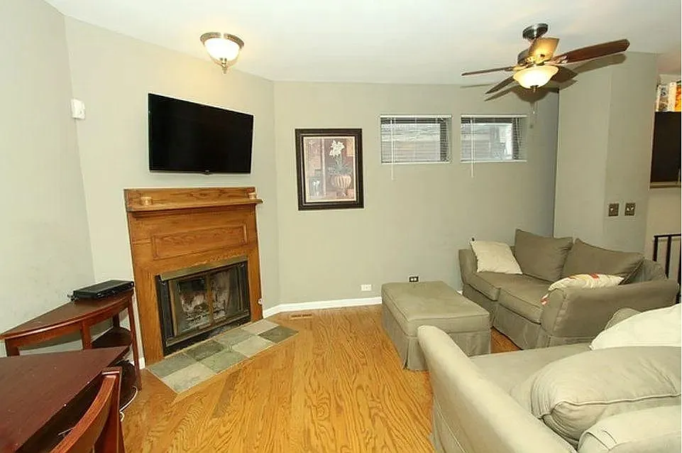 3 bed, 3.0 bath, 2200 sqft, $4,750 — Photo 3