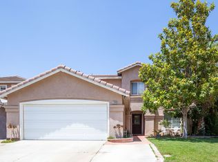17090 La Vesu Rd, Fontana, CA 92337