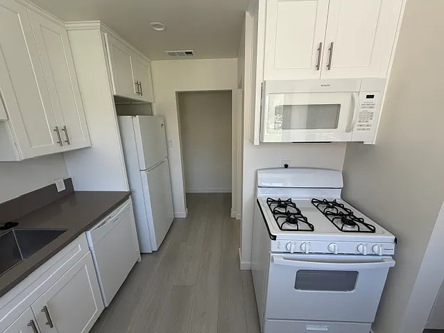 428 N Lomita St #428 — Photo 3