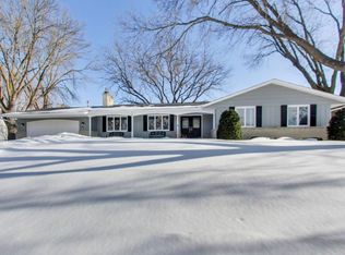 4701 Heritage Hills Dr, Bloomington, MN 55437