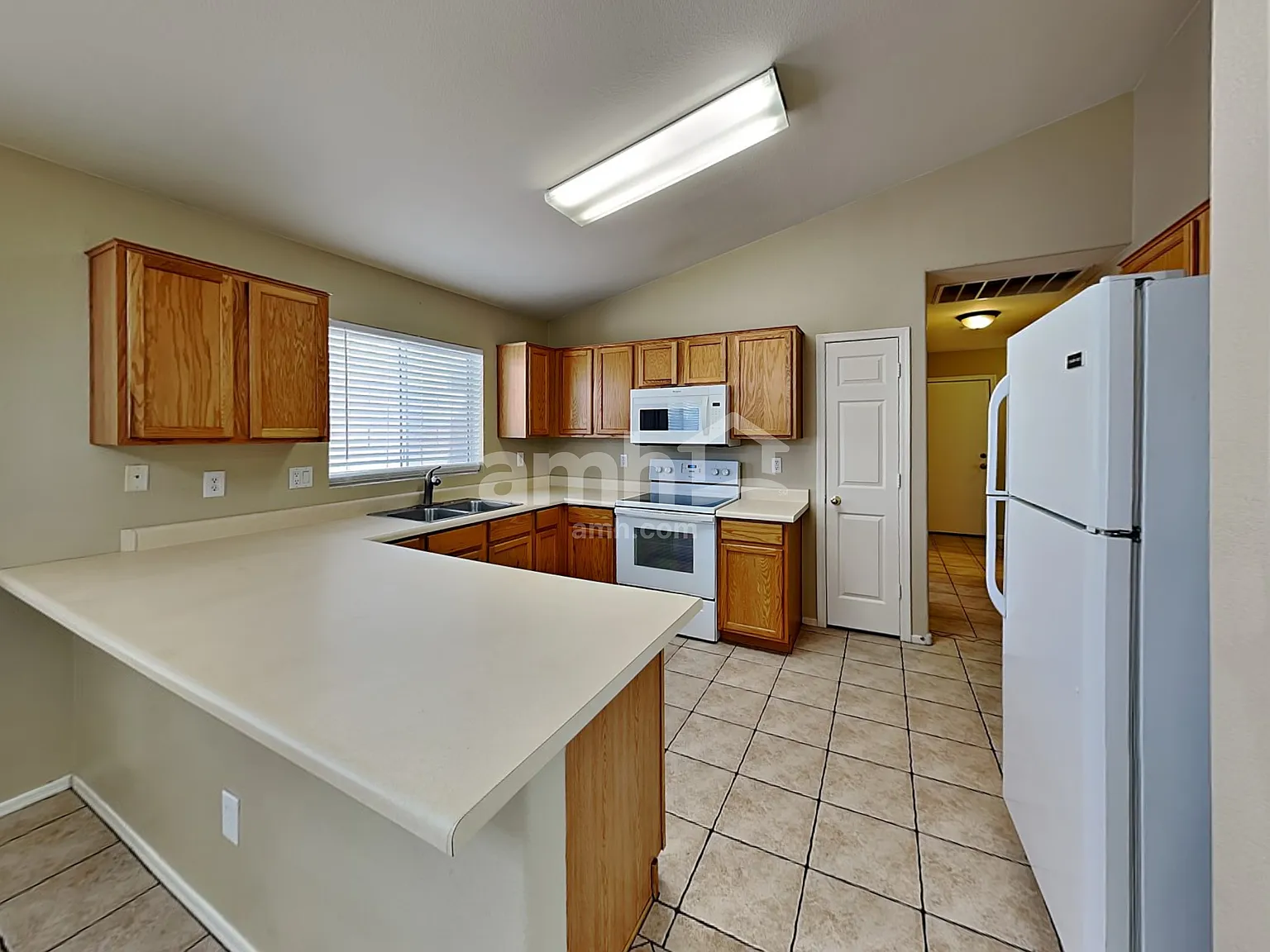 3 bed, 2.0 bath, 1536 sqft, $1,985 — Photo 3