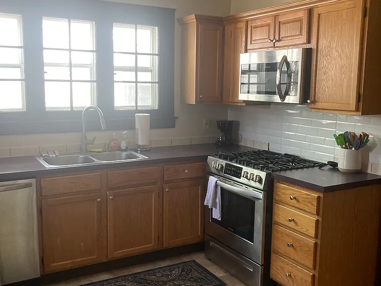 326 Allen St #1 — Photo 2
