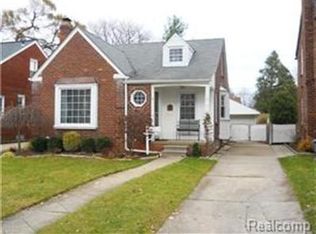 2032 Country Club Dr, Grosse Pointe Woods, MI 48236